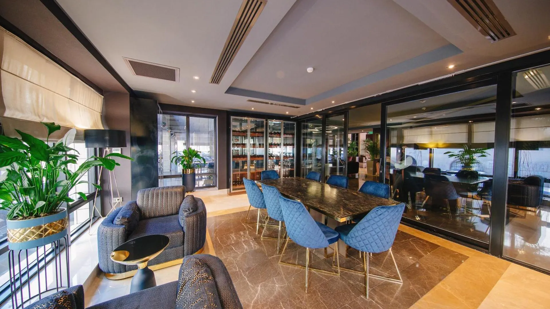 Wyndham Grand Tbilisi Hotell 5*,
