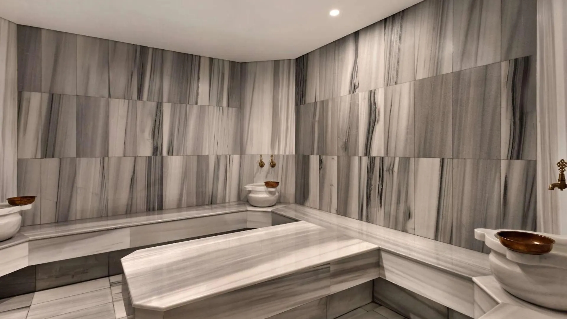Wyndham Grand Tbilisi Hotel 5*,
