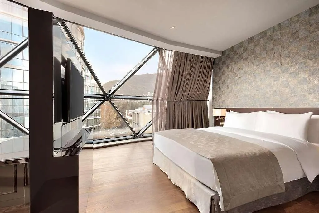 Wyndham Grand Tbilisi Hotel 5*,