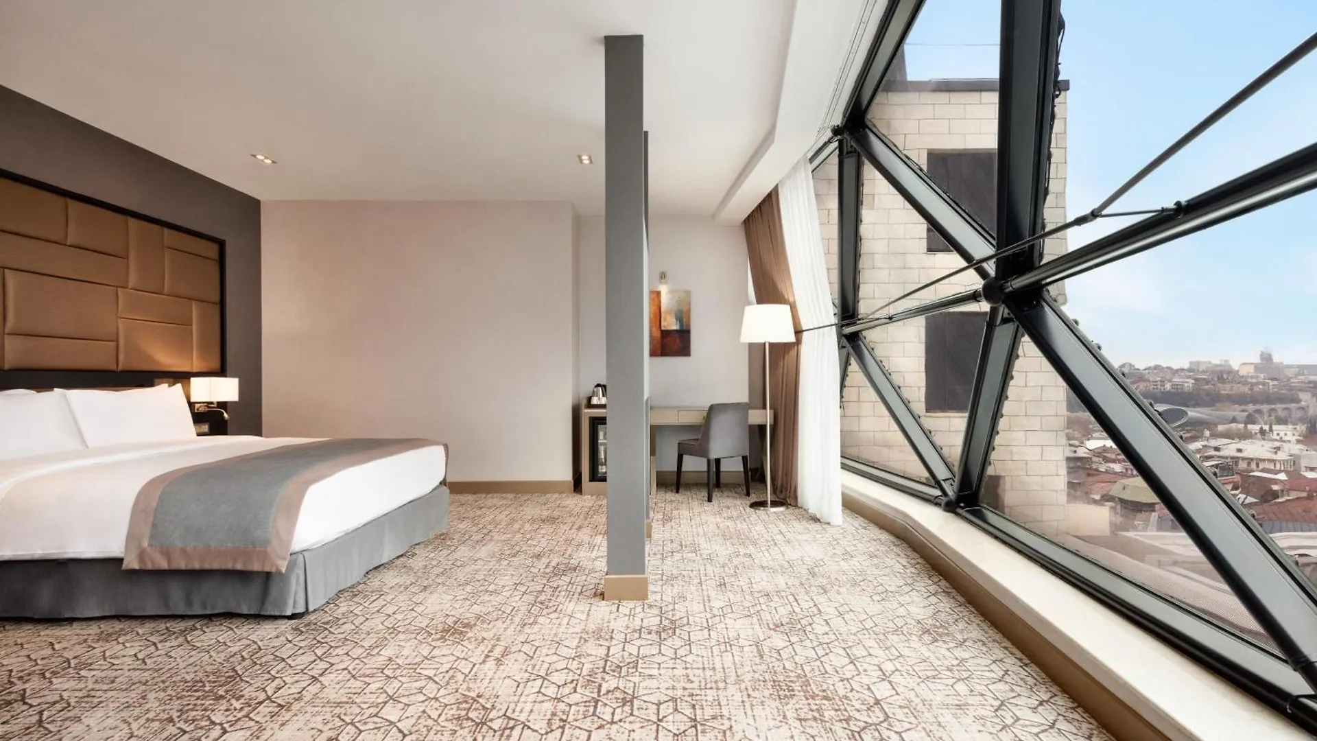 Wyndham Grand Tbilisi Hotell 5*,